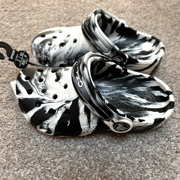 Unisex Kids CROCS Black/White Marbled Size C9 - Picture 2 of 4